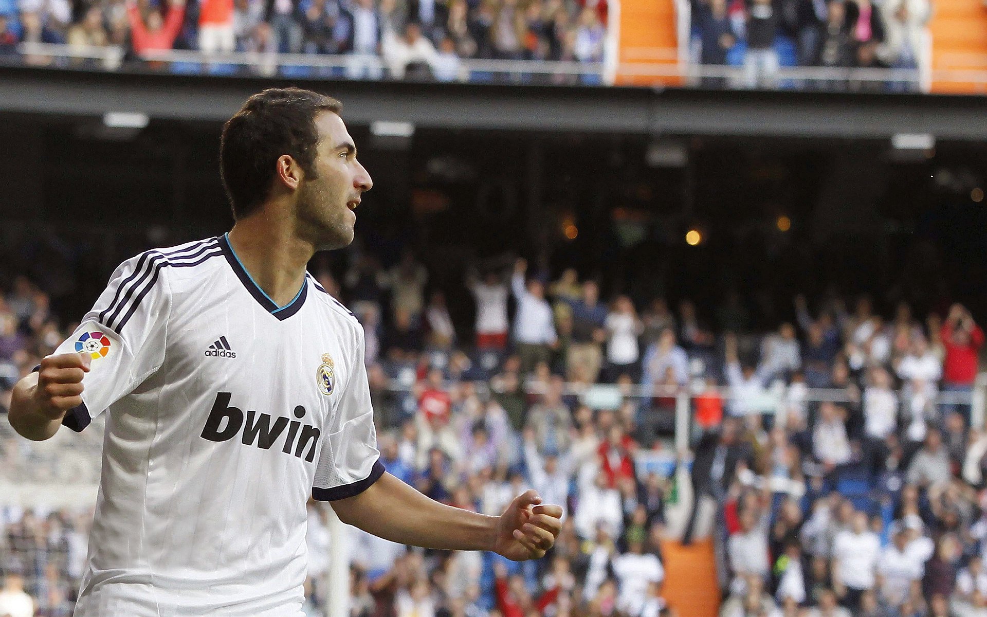 AC米兰凭借绝杀逆转那不勒斯，客场表现强势扭转战局，ac米兰不敌那不勒斯 落后榜首9分